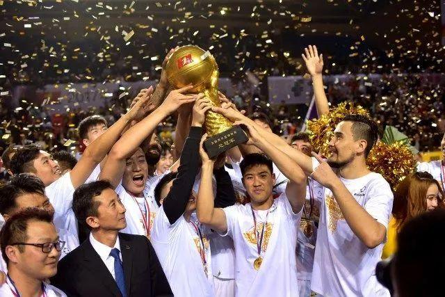 毁掉王治郅、逼姚明退役，这人凭一己之力令中国篮球倒退了20年？